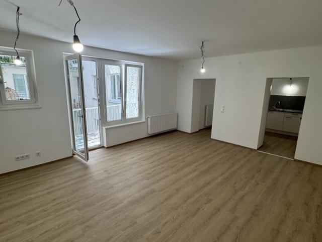Erstbezug nach Kernsanierung –Stilvolle 3 Zimmer Wohnung mit Balkon in der Auerspergstraße, Salzburg