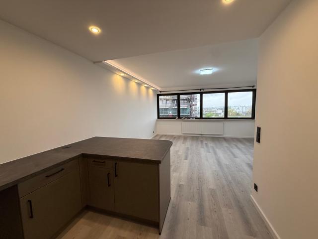 Erstbezug nach Kernsanierung – Stilvolle Wohnung im Mundsburg Apartment Tower mit Concierge Service, Fitnessstudio & Alsternähe