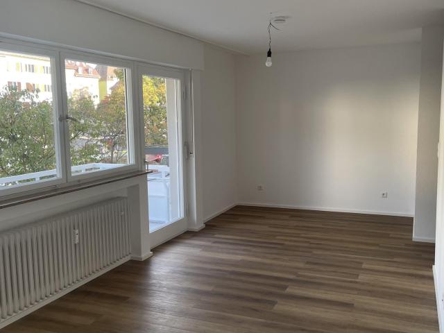 ERSTBEZUG nach KERNSANIERUNG | Stylisches Loft Apartment mit großem Balkon, neuer Küche & neuem Bad