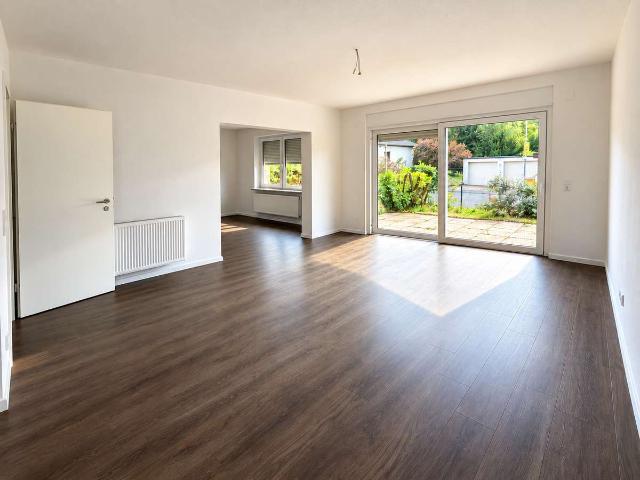 Erstbezug nach Kernsanierung: 117 m² mit Garten, Terrasse, Garage und zwei Stellplätzen