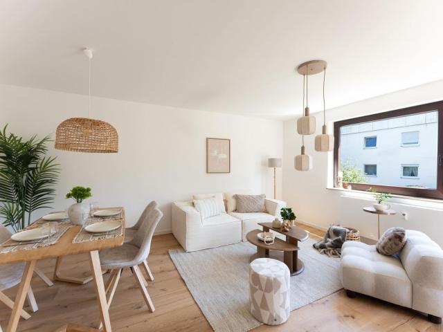 Erstbezug nach Kernsanierung: 4 Zimmer Wohnung mit PV Mieterstrom & TG Stellplatz in S Heumaden