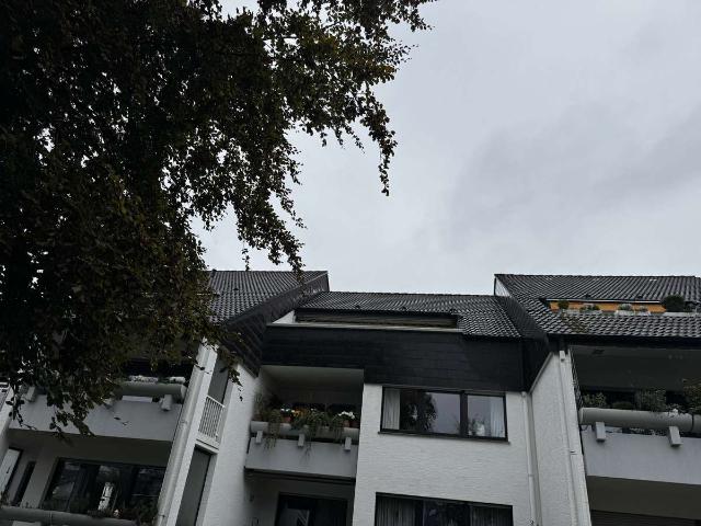Erstbezug nach komplett Sanierung 2 Zimmer Dachgeschosswohnung mit großem Balkon