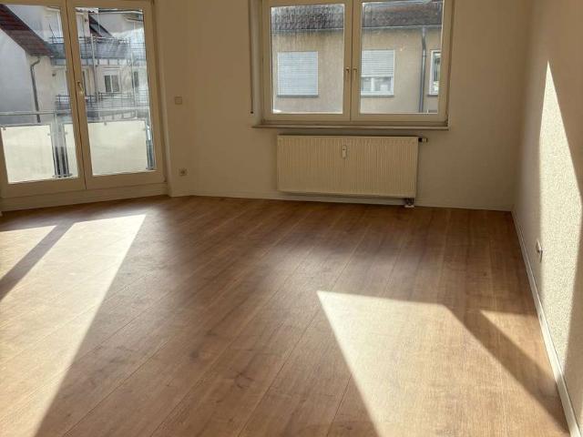 Erstbezug nach Komplettmodernisierung sehr schöne helle 3 Zimmer Wohnung mit Balkon und Tiefgarage