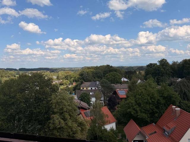 Erstbezug nach kompletter Renovierung – helle 3 Zimmer Wohnung mit Balkon und Panorama Bergblick