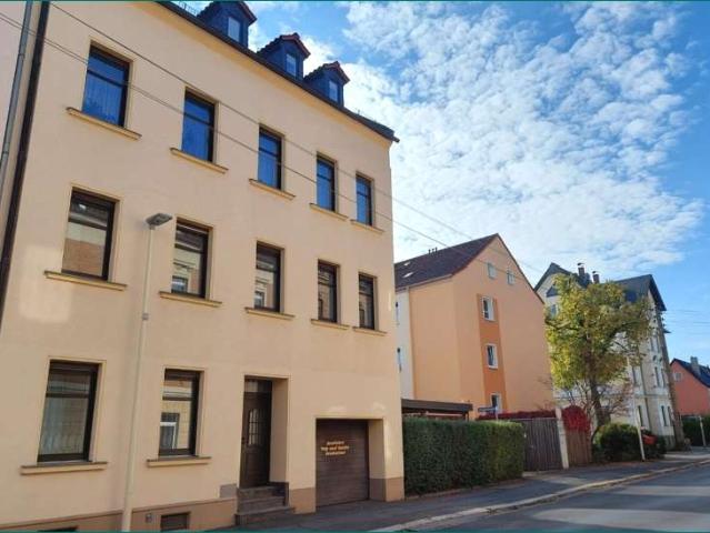Erstbezug nach Komplettrenovierung ! Helle 2,5 Raum Whg + 10 m² Dachkammer mit Heizung, TV u. Tel