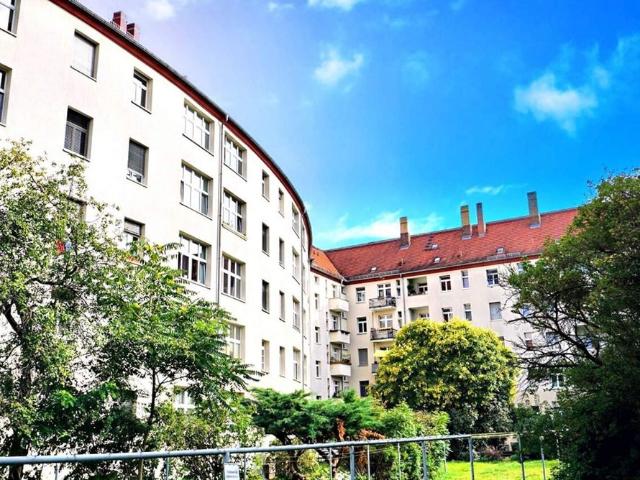 Erstbezug nach Komplettsanierung: Helle 2 Raumwohnung mit Wintergarten in der Neustadt mieten!