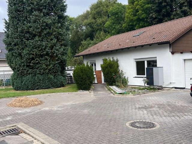 Erstbezug nach Komplettsanierung: Modernes Haus mit Wärmepumpe, Fußbodenheizung & Garten in Detmold