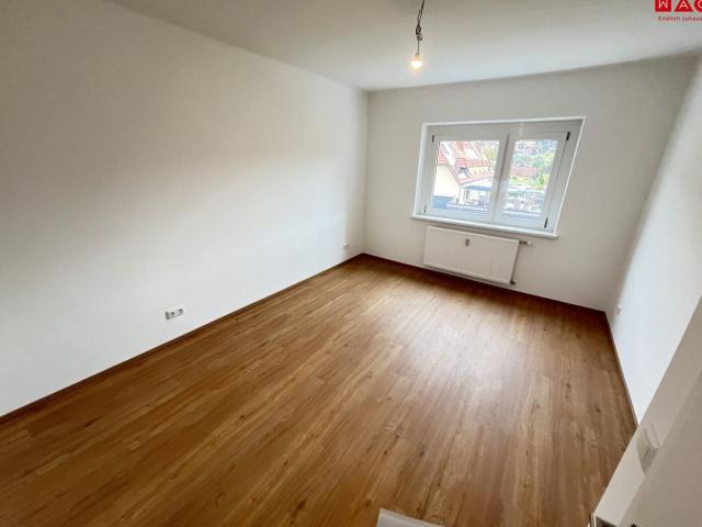 Erstbezug nach Komplettsanierung! Sonnige 3 Zimmerwohnung mit Badewanne und Balkon!