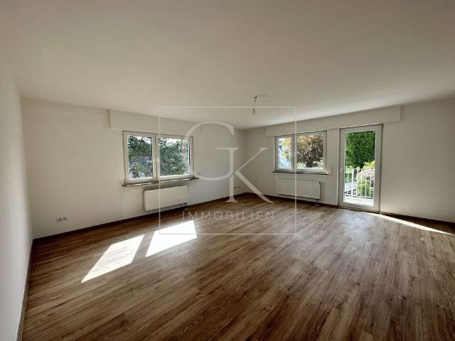 Erstbezug nach Modernisierung von großzügiger Wohnung im 1. OG mit großem Balkon