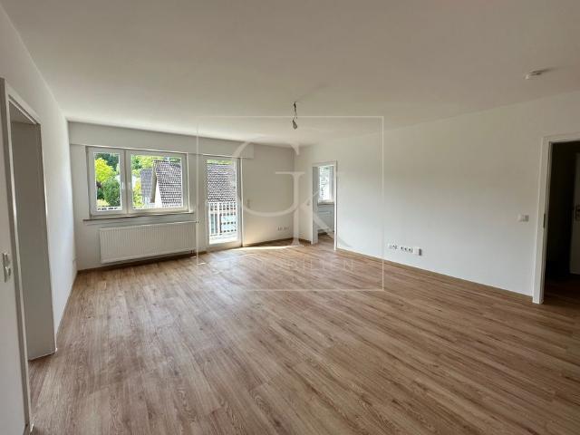 Erstbezug nach Modernisierung von lichtdurchfluteter OG Wohnung mit großem Balkon