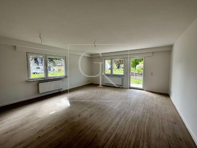 Erstbezug nach Modernisierung von lichtdurchfluteter großzügiger EG Wohnung mit großem Süd Balkon