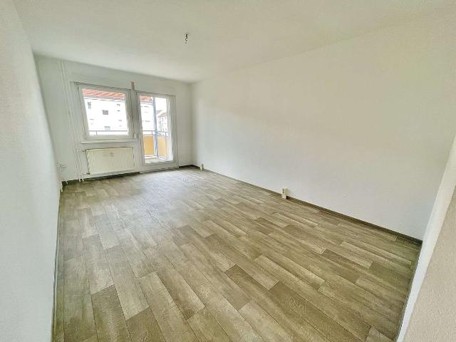 ERSTBEZUG nach Modernisierung wunderschöne 3 Zi. Wohnung mit großem Balkon im Zentrum
