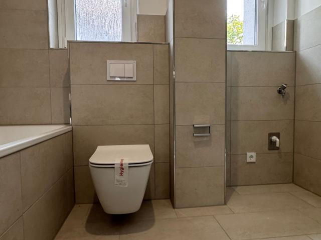 Erstbezug nach Modernisierung! Charmante 2 Zi. Whg. + Wohnküche + Mansarde am Schlosspark!
