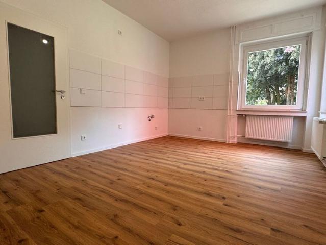 Erstbezug nach Modernisierung! Charmante 2 Zi. Whg. + Wohnküche + Mansarde am Schlosspark!