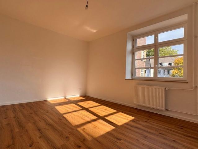 Erstbezug nach Modernisierung! Charmante Altbauwohnung mit Duschbad!