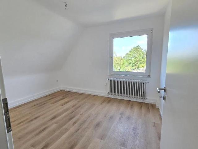 Erstbezug nach Modernisierung ! * Helle 3 Zi Dachgeschoss Wohnung