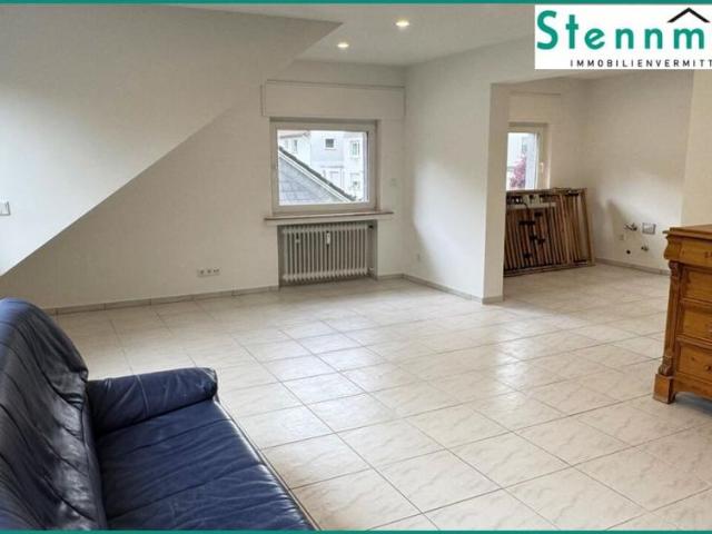 ERSTBEZUG NACH MODERNISIERUNG: HELLE 3 ZIMMER WOHNUNG IM 2 FAM. HAUS IN GUTER WOHNLAGE VON RADEVORMWALD