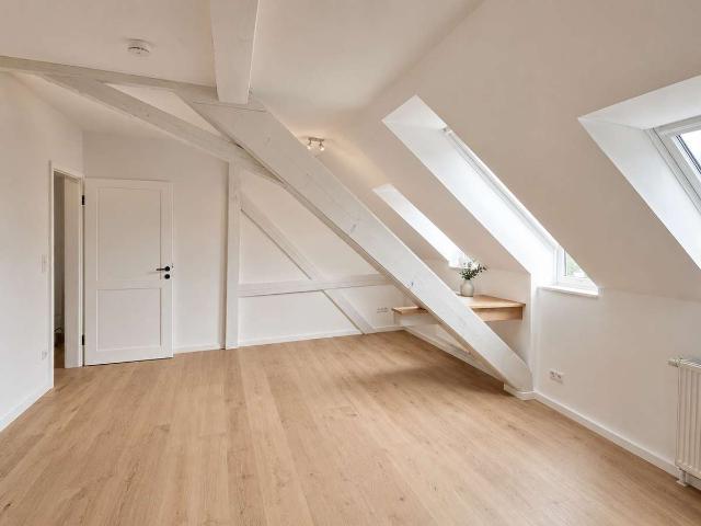 ERSTBEZUG NACH RENOVIERUNG 4 Zimmer Wohnung im Stadtzentrum WG geeignet
