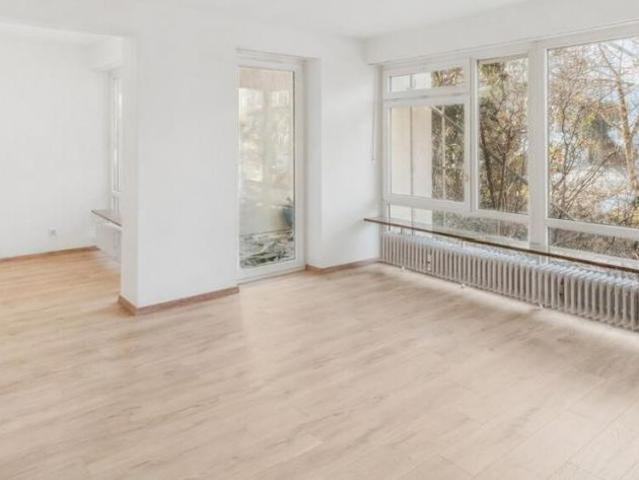 Erstbezug nach Renovierung: 1,5 Zimmer Wohnung mit Loggia und Garten in München Hadern