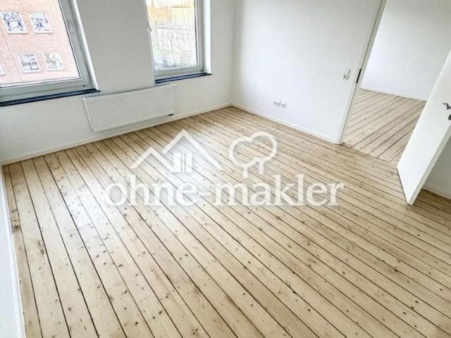 Erstbezug nach Renovierung! 2 Zimmer + Wohnküche + Bad mit Einbauküche