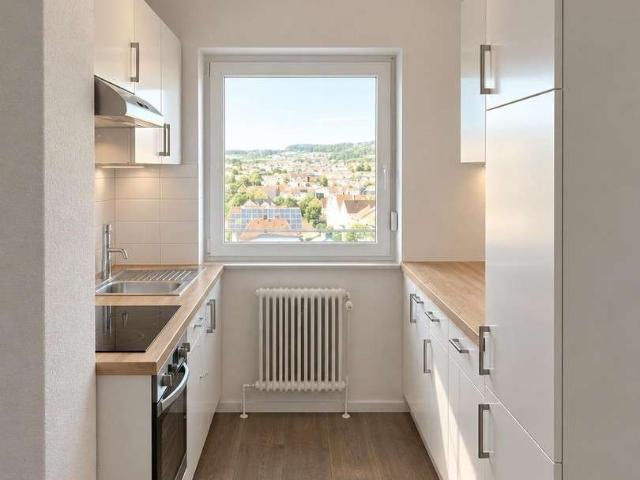 Erstbezug nach Renovierung 2 Zimmer Wohnung, mit Balkon, Einbauküche und TG Stellplatz