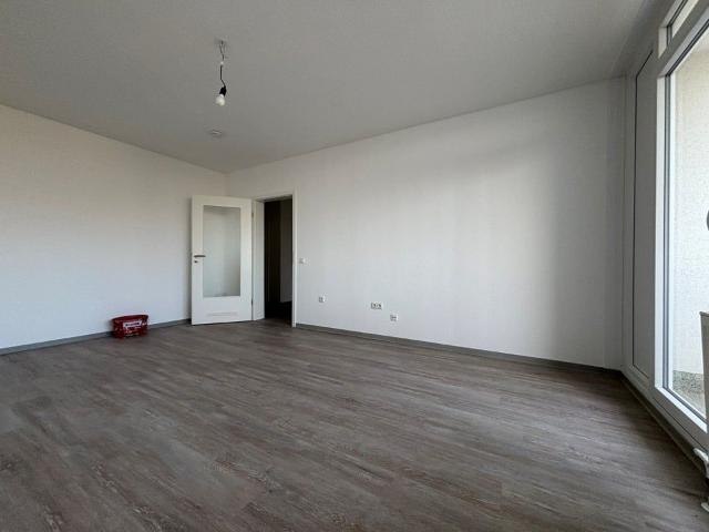 Erstbezug nach Renovierung: 3 Zimmer Wohnung mit Ausblick!