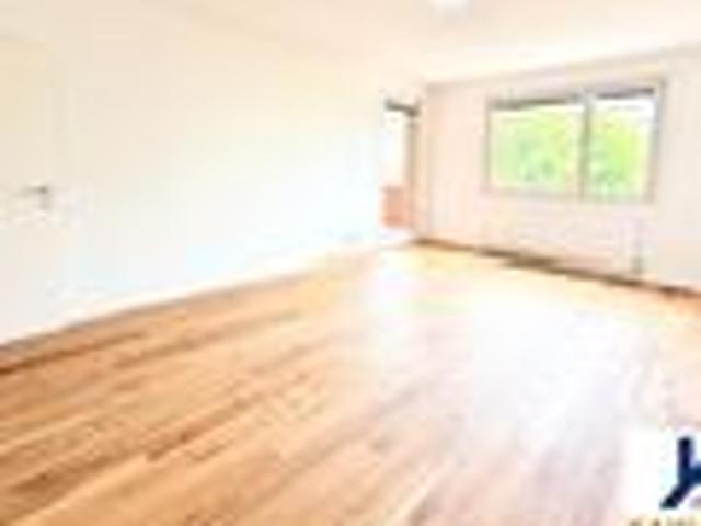 ERSTBEZUG nach Renovierung 3 Zimmer Wohnung mit Loggia nahe Donau