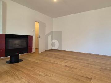 ERSTBEZUG NACH RENOVIERUNG | 3 ZIMMER WOHNUNG MIT SÜD LOGGIA, PARKPLATZ & BALKONKRAFTWERK