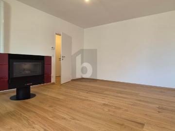 ERSTBEZUG NACH RENOVIERUNG | 3 ZIMMER WOHNUNG MIT SÜD LOGGIA, PARKPLATZ & BALKONKRAFTWERK
