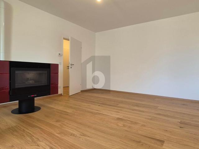 ERSTBEZUG NACH RENOVIERUNG | 3 ZIMMER WOHNUNG MIT SÜD LOGGIA, PARKPLATZ & BALKONKRAFTWERK