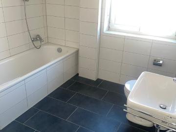 Erstbezug nach Renovierung: Attraktive 3 Zimmer Wohnung mit großzügigem Balkon