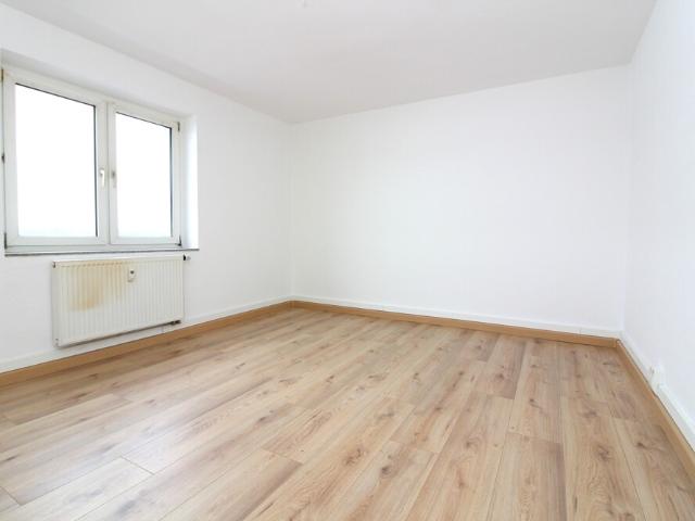 Erstbezug nach Renovierung: geräumige 3 Zimmer Wohnung in Lu Süd