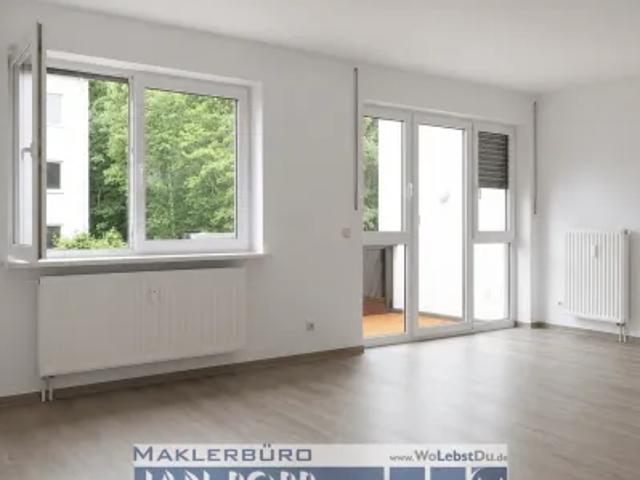 Erstbezug nach Renovierung großzügige 2 Raum WE mit TG Stellplatz & Westbalkon