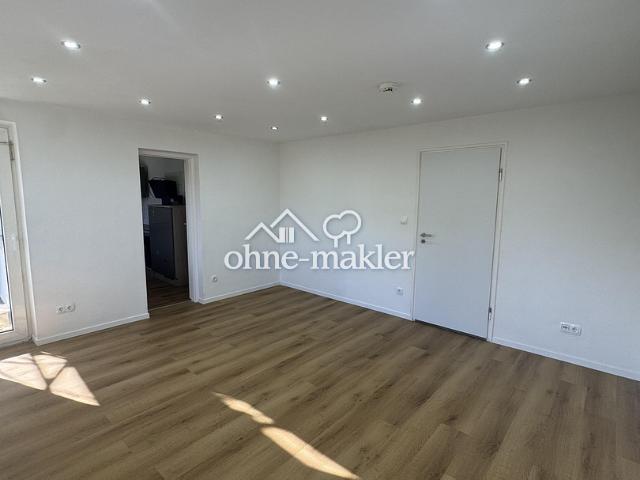 Erstbezug nach Renovierung: Helle 2 Zimmer Wohnung mit neuer Einbauküche