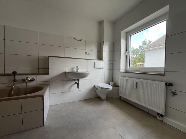 Erstbezug nach Renovierung Helle und geräumige 3 RW mit Dusche und Badewanne