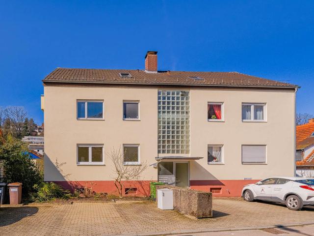 Erstbezug nach Renovierung Lichtdurchflutete 3 Zimmer Wohnung mit großem Balkon und Stellplatz