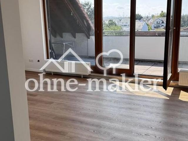 Erstbezug nach Renovierung: Moderne 2ZKB mit großer Dachloggia, EBK und Stellplatz