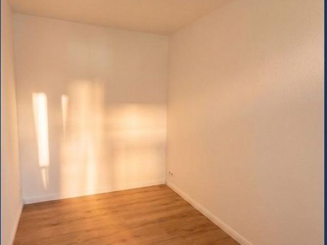 Erstbezug nach Renovierung – Moderne 2 Zimmer Wohnung in Buckau mit neuer Einbauküche und Balkon!
