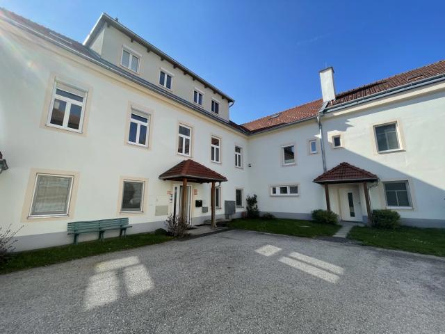 ERSTBEZUG nach RENOVIERUNG + RUHELAGE + GRÜNBLICK!