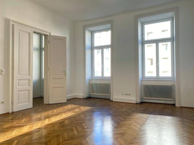 Erstbezug nach Renovierung! Sehr große, helle und schön renovierte Altbauwohnung