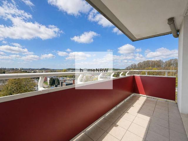 Erstbezug nach Sanierung: 3,5 Zimmer Wohnung mit Balkon und Fernblick in Wülfrath