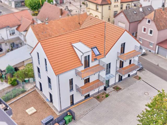 ERSTBEZUG NACH SANIERUNG ! 3 ZKBBalkon im 1.OG eines Mehrparteienhauses!