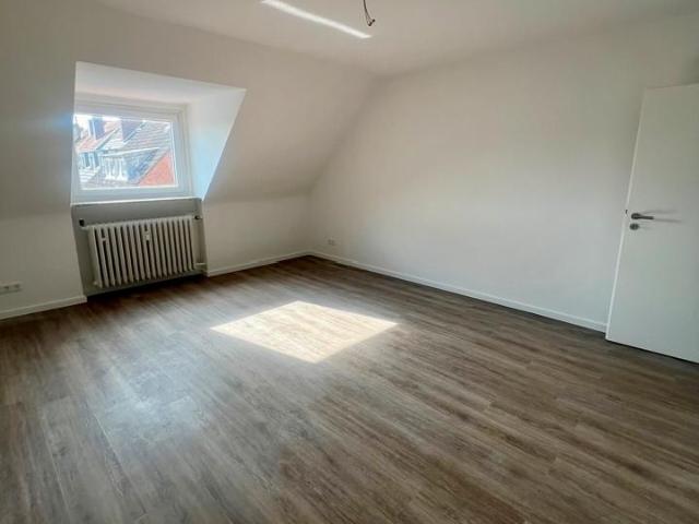 Erstbezug nach Sanierung. 3 Zimmer Wohnung in Rath