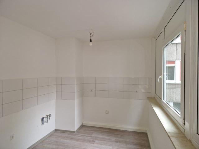 Erstbezug nach Sanierung, 3 Zimmer Wohnung mit Balkon!