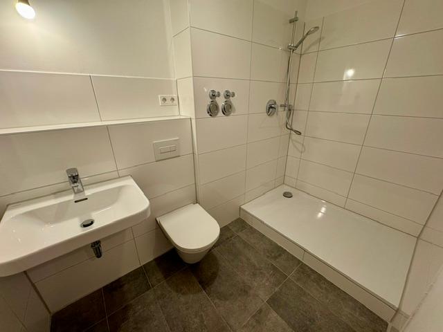 Erstbezug nach Sanierung 3 Zimmer Wohnung mit Terrasse!