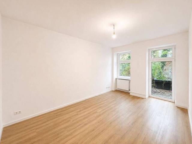 Erstbezug nach Sanierung: 1 Zimmer Erdgeschosswohnung mit Einbauküche in Berlin Neukölln