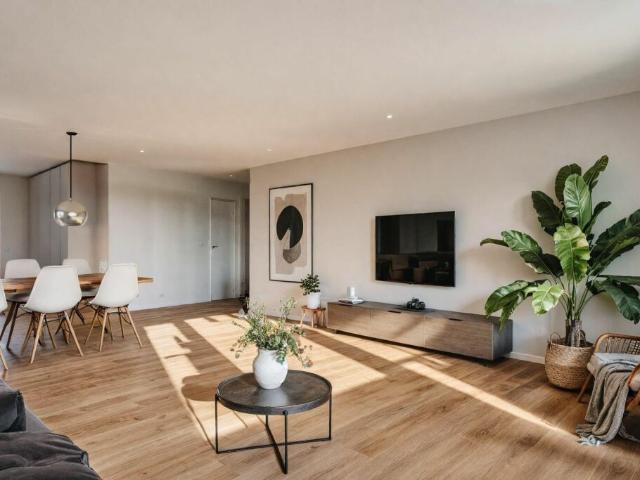 Erstbezug nach Sanierung 1.OG 4.5 Zimmer Wohnung