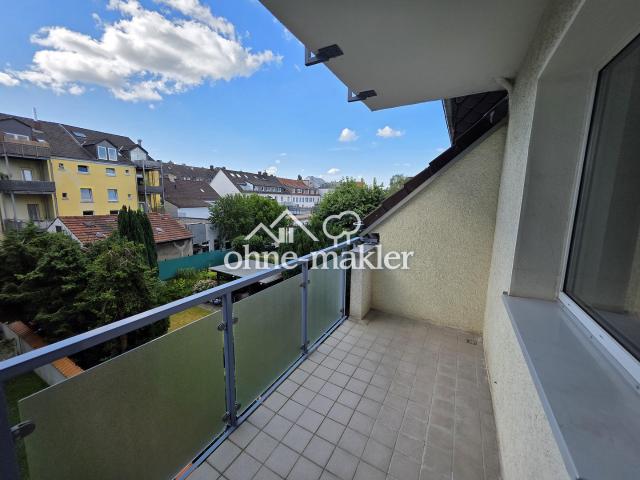 Erstbezug nach Sanierung 2,5 Raum, Citylage, Balkon, Bad: Wanne + Dusche + Fenster