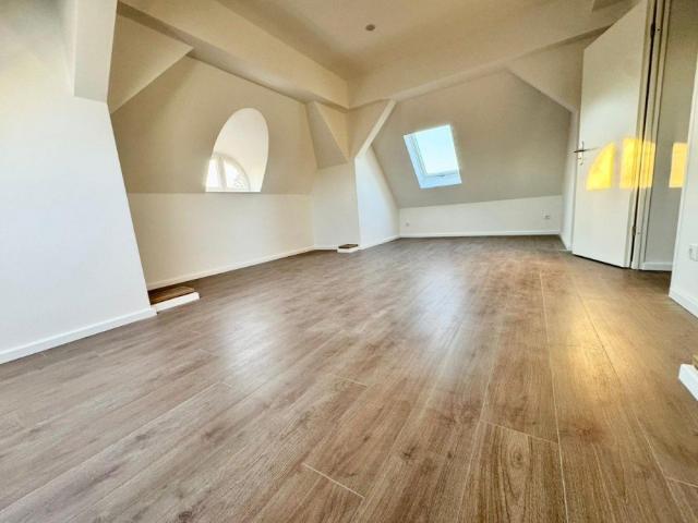 Schöne geräumige 3 Zimmer Wohnung nahe der Schloßstr.