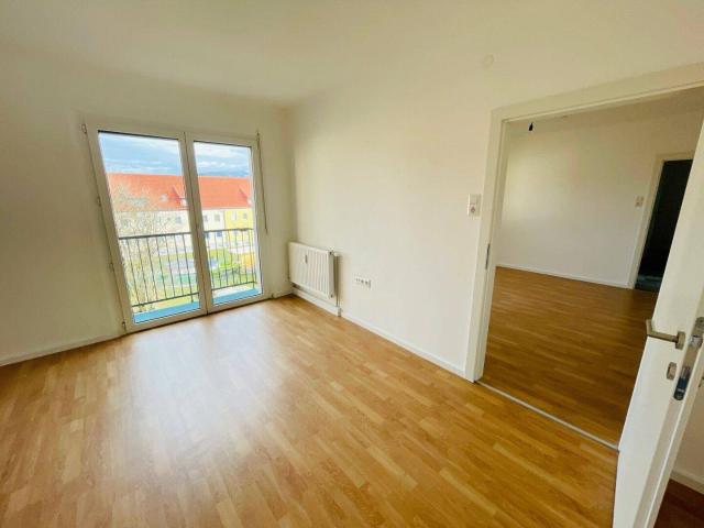 Erstbezug nach Sanierung | 2 Zimmer | kleiner Balkon |